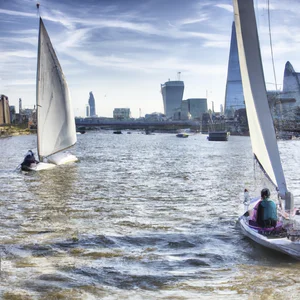 Thames Sailing Tour: Urban sailing in the heart of London