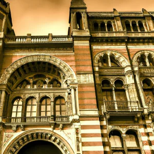 Victoria and Albert Museum: the largest museum of decorative arts and design in the world